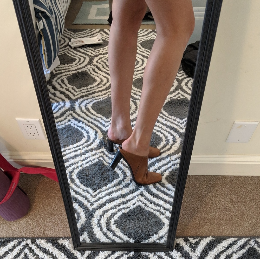 Vintage tan leather mules